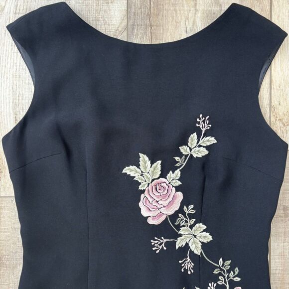 Maggy London Lined Sheath Dress Size 8 Black Elegant Floral Embroidered Wedding - Picture 4 of 15